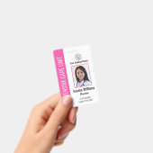 パーソナライズされた病院職員ロゴ写真ピンクID バッジ (手持ち)