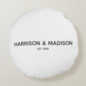 パーソナライズされた白黒カップル名結婚date ラウンドクッション (裏面)