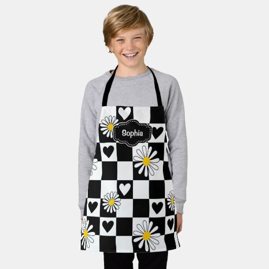 パーソナライズされた白黒市松模様にエプロン エプロン (着用した状態)