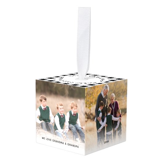 パーソナライズされた白黒格子模様のクリスマスフォト キューブオーナメント (正面アングル)