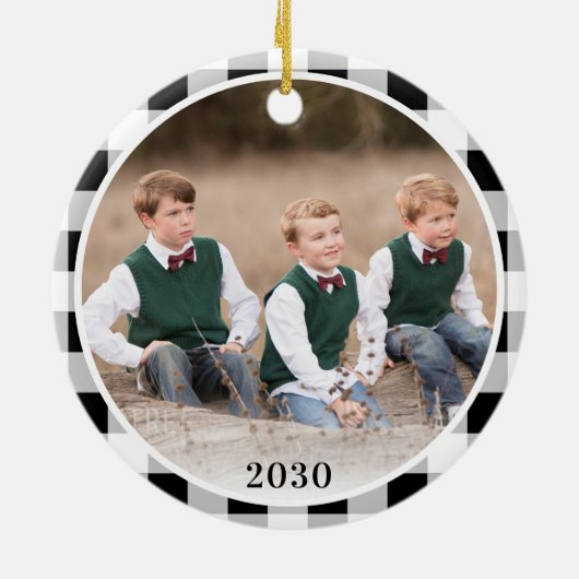 パーソナライズされた白黒格子模様のクリスマスフォト セラミックオーナメント (裏面)