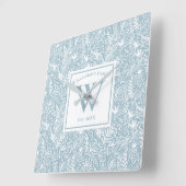 パーソナライズされた石板ブルーとホワイトフローラ スクエア壁時計 (傾斜)