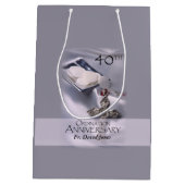 パーソナライズされた第40回コーディネーション記念日おめでとう ミディアムペーパーバッグ (裏面)