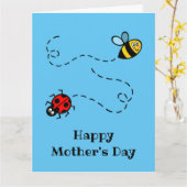 パーソナライズされた紅茶色のトンボ + マルハナバチの母の日  カード (黄色い花)