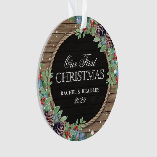 パーソナライズされた素朴初めてのクリスマス オーナメント (正面)