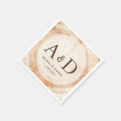 パーソナライズされた素朴木モノグラム結婚の スタンダードカクテルナプキン (角)