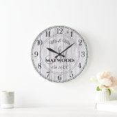 パーソナライズされた素朴結婚の新婚モノグラムの者 ラージ壁時計 (ホーム)