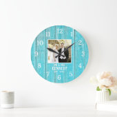 パーソナライズされた結婚写真記念日ブルーウッド ラージ壁時計 (ホーム)