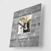 パーソナライズされた結婚周年記念写真素朴木材 スクエア壁時計 (傾斜)