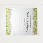 パーソナライズされた結婚式の写真用背景 | ピンクのチューリップ タペストリー (正面(横))