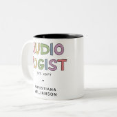 パーソナライズされた聴覚士の卒業ギフト ツートーンマグカップ (正面左)