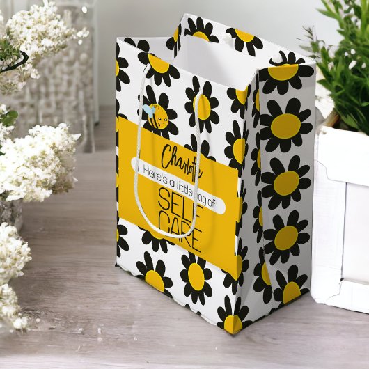 パーソナライズされた自気に黒黄色の花 ミディアムペーパーバッグ