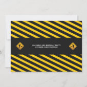 パーソナライズされた誕生日フォト建築トラック 招待状 (裏面)