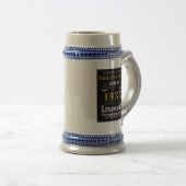 パーソナライズされた誕生日名を追加する伝説的な父 ビールジョッキ (正面右)