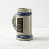 パーソナライズされた誕生日名を追加する伝説的な父 ビールジョッキ (正面左)