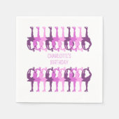 パーソナライズされた誕生日姿スケートで滑る スタンダードカクテルナプキン (正面)