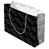 パーソナライズされた誕生日白黒タイポグラフィ ラージペーパーバッグ (裏面アングル)