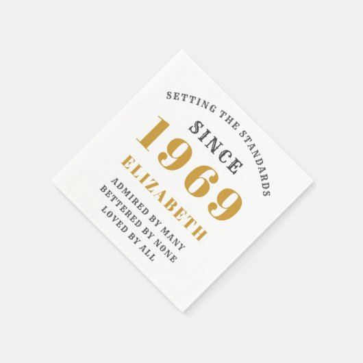 パーソナライズされた誕生日1969名前を追加金ゴールドグレー スタンダードカクテルナプキン (角)