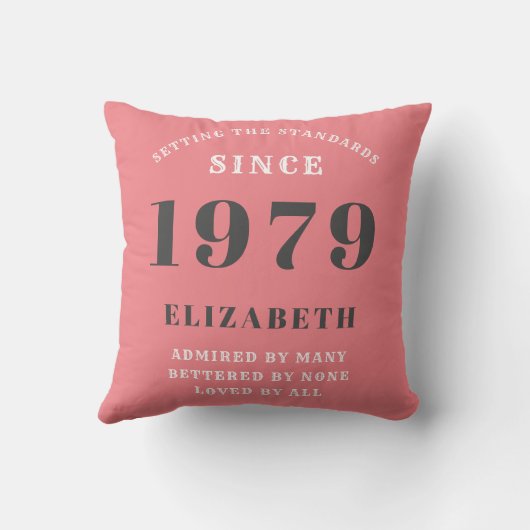 パーソナライズされた誕生日1979かわいいピンクの灰色の白 クッション (裏面)