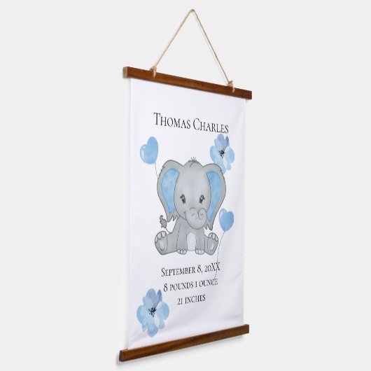 パーソナライズされた誕生統計ベビーエレファントブルーグレー 吊り下げ型タペストリー (傾斜あり)