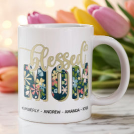 パーソナライズされた賛美母の子供の名前 コーヒーマグカップ