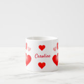 パーソナライズされた赤いハートカスタム文字 エスプレッソカップ (正面)
