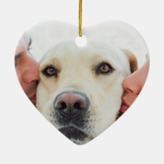 パーソナライズされた赤いハートカップル写真結婚名 セラミックオーナメント (裏面)