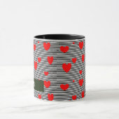 パーソナライズされた赤いハートストライプ マグカップ (中央)
