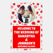 パーソナライズされた赤いハート結婚歓迎フロステッド アクリルサイン (正面)