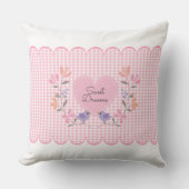 パーソナライズされた赤面ピンクフローラハート クッション (正面)