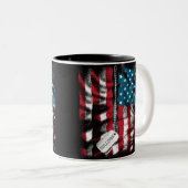 パーソナライズされた軍隊ソルダードッグラベルUSA国旗 ツートーンマグカップ (正面右)