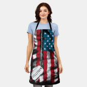 パーソナライズされた軍隊兵士ドッグタグUSA国旗 エプロン (着用した状態)
