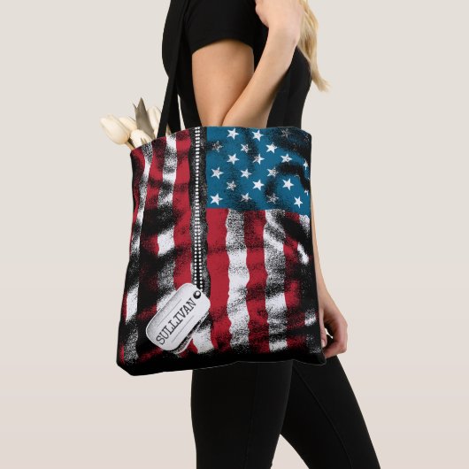 パーソナライズされた軍隊兵士ドッグタグUSA国旗 トートバッグ (クローズアップ)