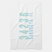 パーソナライズされた郵便番号、市区町村、州 |コースタルブルース キッチンタオル (縦)