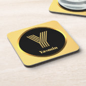 パーソナライズされた金ゴールドモノグラムのY コースター (左側)