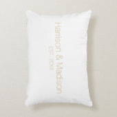 パーソナライズされた金ゴールド連結婚名の日付 アクセントクッション (正面(垂直))