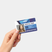 パーソナライズされた青い医療従事者 ID バッジ (手持ち)