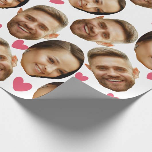 パーソナライズされた顔カスタム写真とハートカップル ラッピングペーパー (角)