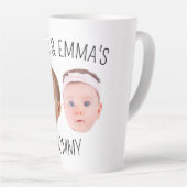 パーソナライズされた顔フォトキッズ母の日の贈り物 カフェラテマグ (右アングル)