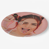 パーソナライズされた顔写真セルフィーシンプルモダン ペーパープレート (アングル)