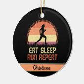 パーソナライズされた食べ走スリープリピートレトロアスリート セラミックオーナメント (左)