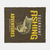 パーソナライズされた魚釣りアドベンチャーバスフィッシュアングラー  フリースブランケット (正面(横))