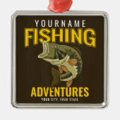 パーソナライズされた魚釣りアドベンチャーバスフィッシュアングラー メタルオーナメント (正面)