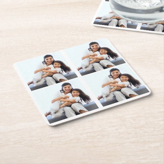 パーソナライズされた4コラージュ写真カスタム用 スクエアペーパーコースター (アングル)