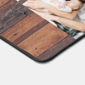 パーソナライズされた4フォトコラージュ素朴パレット木材 デスクマット (コーナー)