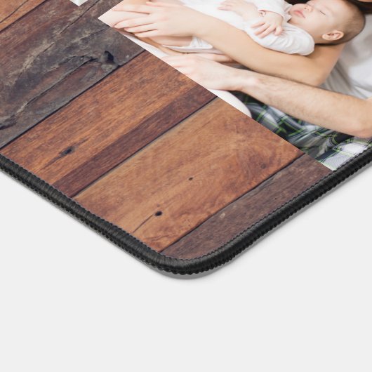 パーソナライズされた4フォトコラージュ素朴パレット木材 デスクマット (コーナー)