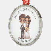 パーソナライズされた、私たちの初めてのクリスマスカスタムギフト メタルオーナメント (左)