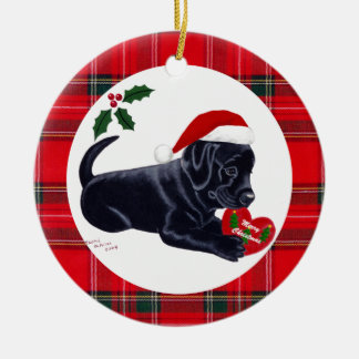 パーソナライズされたChristmas Black Lab Puppy セラミックオーナメント