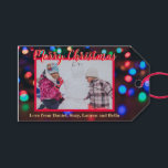 パーソナライズされたChristmas Lights写真 ギフトタグ<br><div class="desc">クリスマスライトの背景にメリークリスマスとクリスマスホリデーギフトラベル。家族や友人に贈り物ラベルの写真ユニークとメッセージを追加する。</div>
