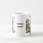 パーソナライズされたGoldendodle Easter Bunny/春マグ コーヒーマグカップ (中央)